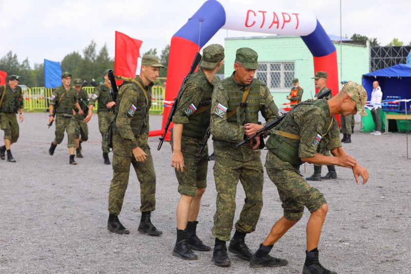 Российские десантники снова бьют рекорды на “Десантном взводе” в Пскове