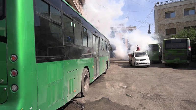 Российские военные приступили к дезинфекции автобусов в сирийской провинции Алеппо