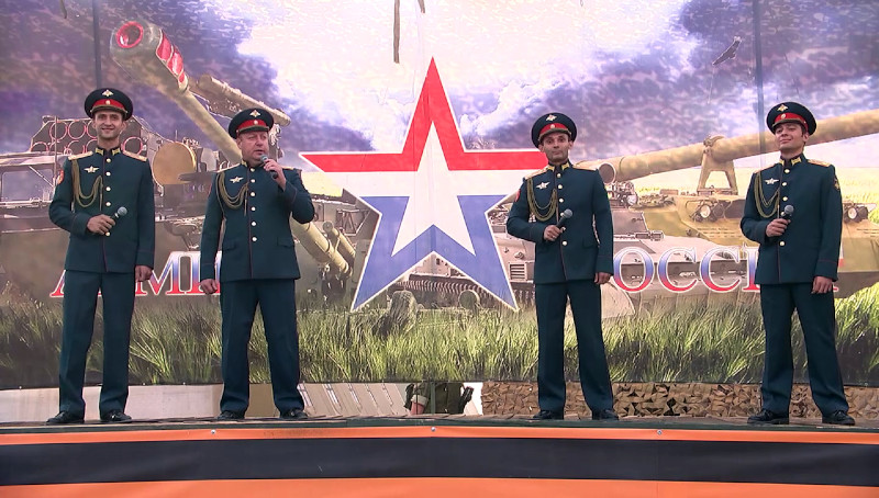 Артисты ансамбля песни и пляски Южного военного округа выступили перед военнослужащими Народно-освободительной армии Китая на полигоне «Капустин Яр»