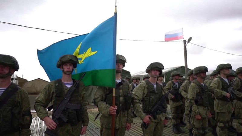 Церемония поднятия государственных флагов стран-участниц стратегического командно-штабного учения «Кавказ-2020»
