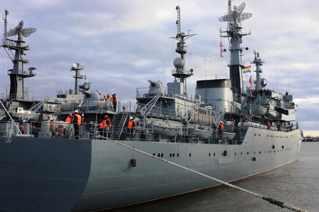 Учебный корабль «Смольный» ВМФ России завершил дальний поход и прибыл в Кронштадт