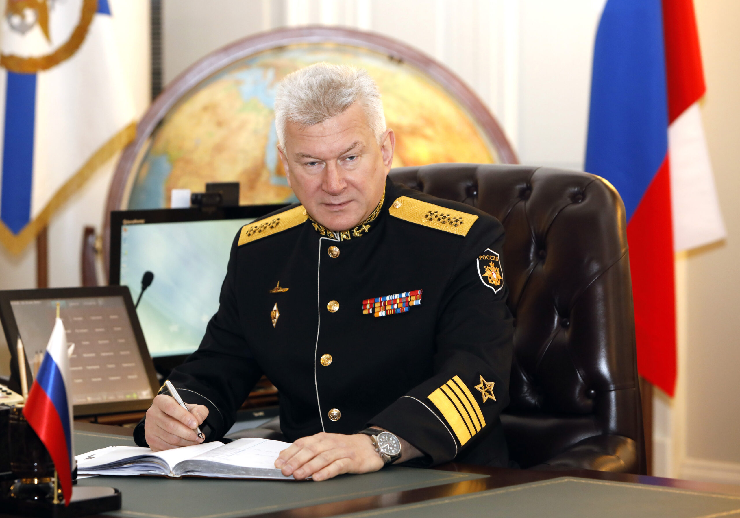 Главком ВМФ России поздравил военных моряков с Днем народного единства