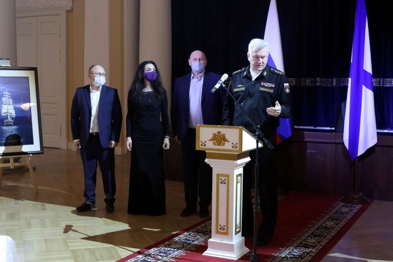 Главком ВМФ России открыл уникальную фотовыставку «Аристократы морей» в Адмиралтействе