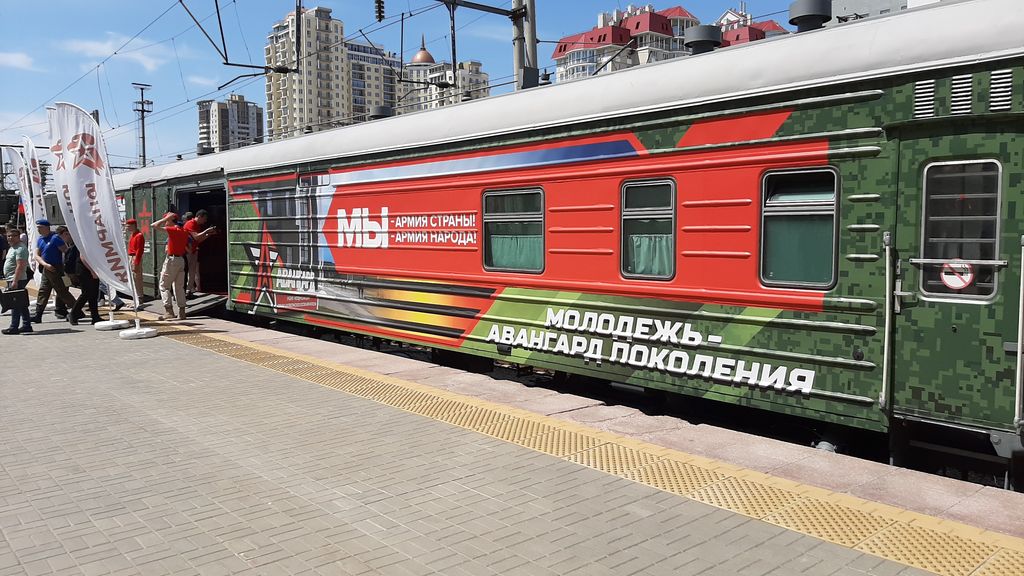 Около 12 тысяч человек посетили тематический поезд «Мы – армия страны! Мы – армия народа!» в Волгограде