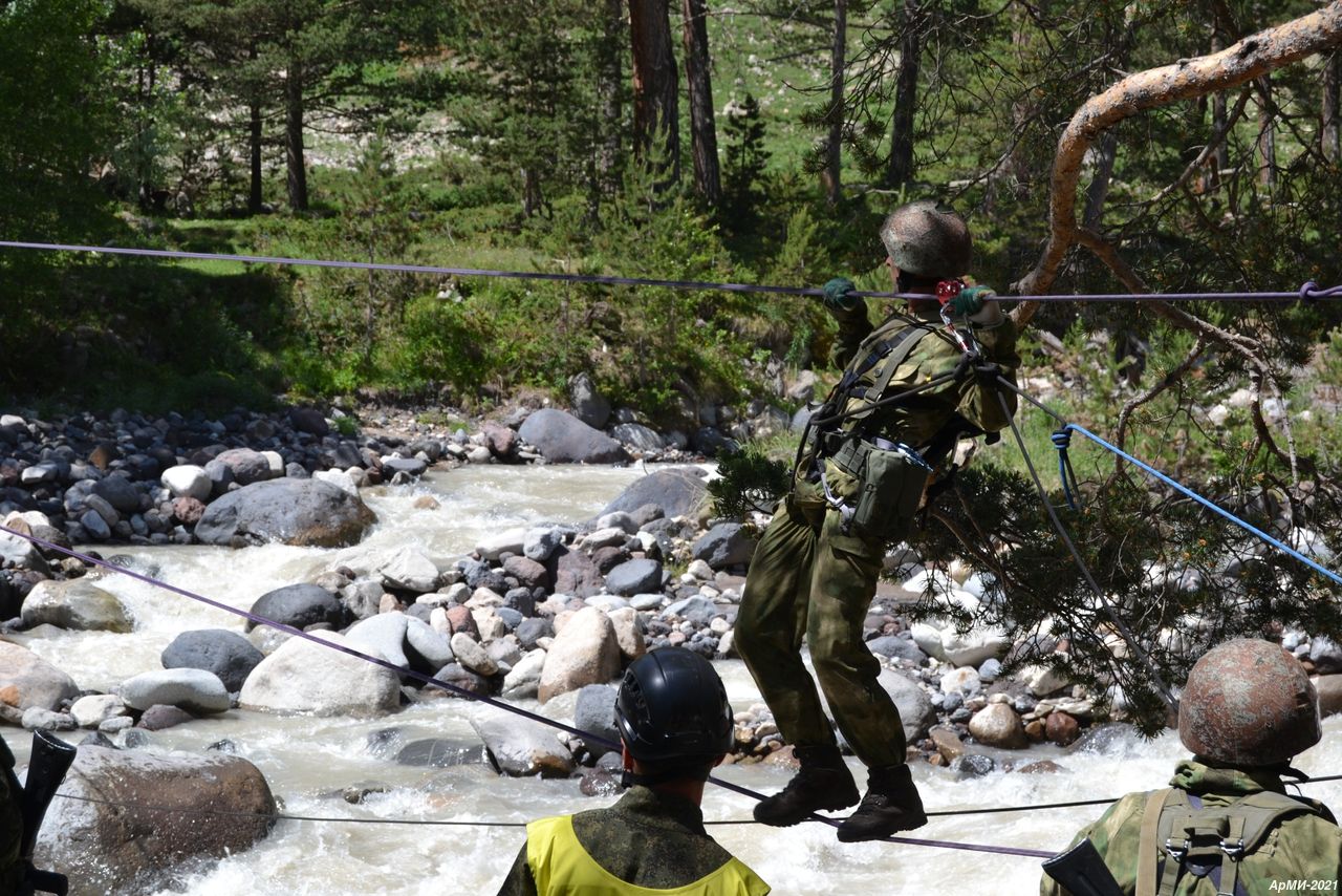 Военные альпинисты Пакистана преодолели горные реки в Кабардино-Балкарии в ходе подготовки к международному конкурсу «Эльбрусское кольцо»
