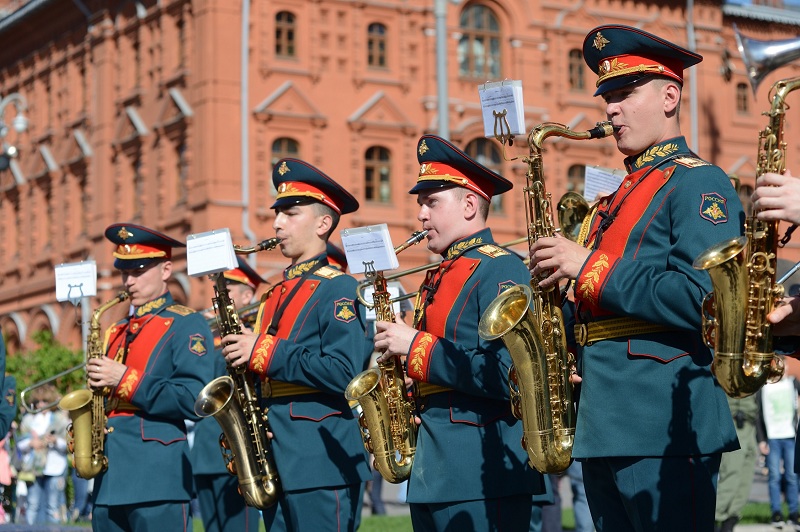 Военные оркестры снова сыграют в парках столицы