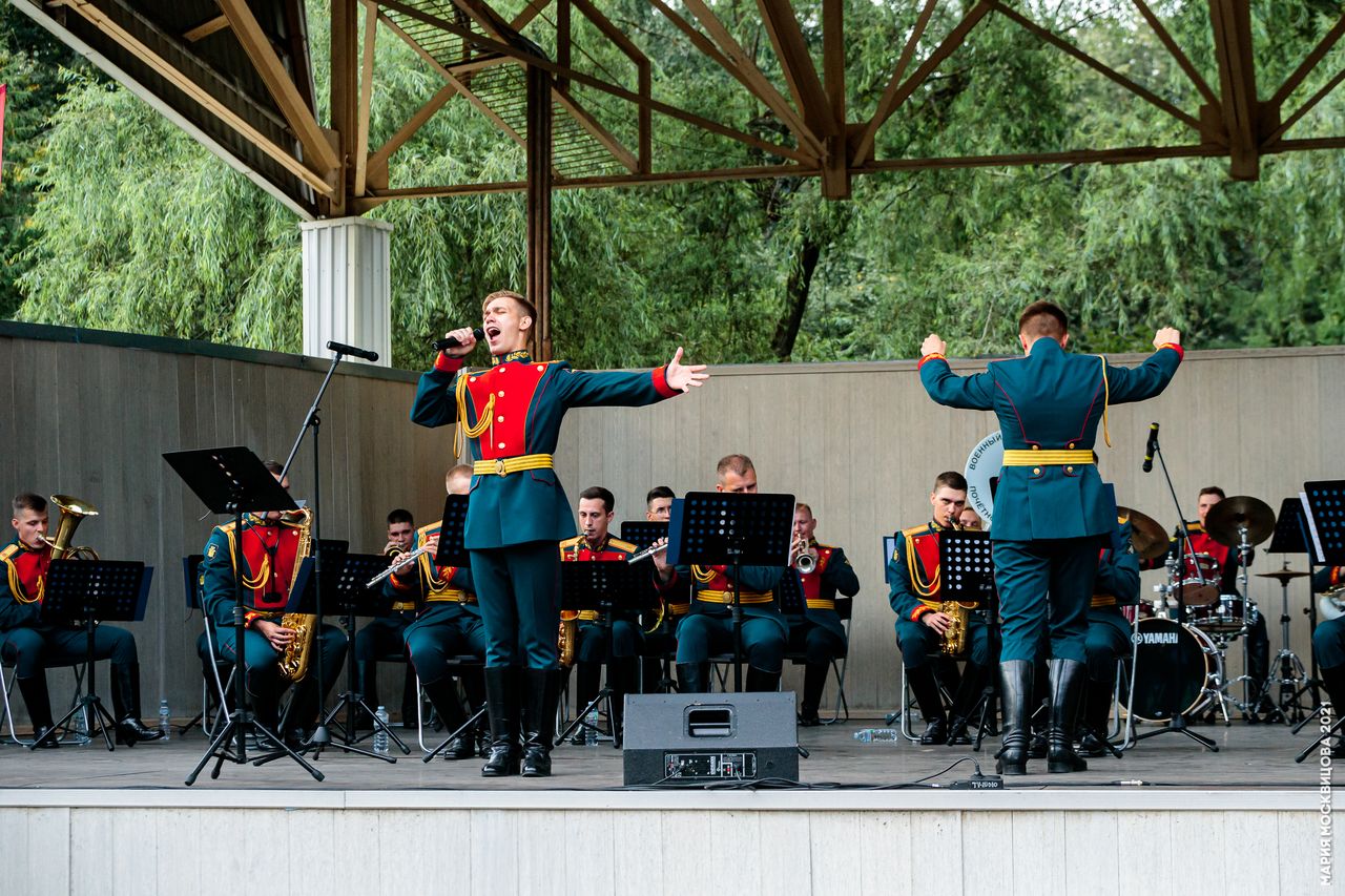 Военный образцовый оркестр Почётного караула дал концерт в ПКиО «Измайловский»