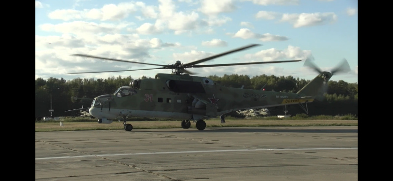 Экипажи армейской авиации ЗВО отработали «вертолетную карусель» и обеспечили прикрытие подразделений сухопутных войск в ходе ССУ «Запад-2021»