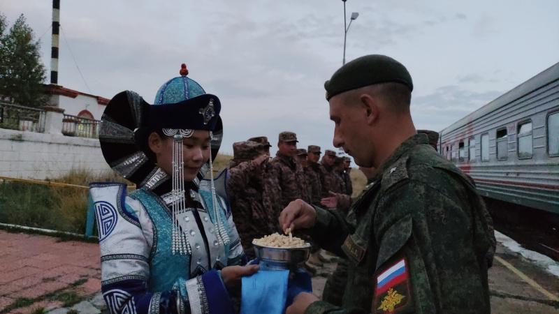 Участников военного учения «Селенга-2021» торжественно встретили на станции «Мааньт» в Монголии