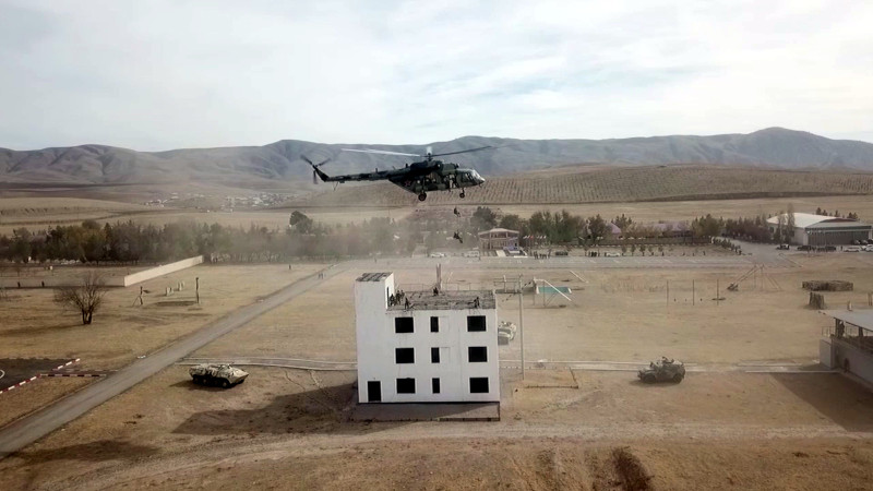 Военнослужащие ЦВО в Таджикистане уничтожили условного противника в населённом пункте на учении с КСОР ОДКБ «Кобальт-2021»