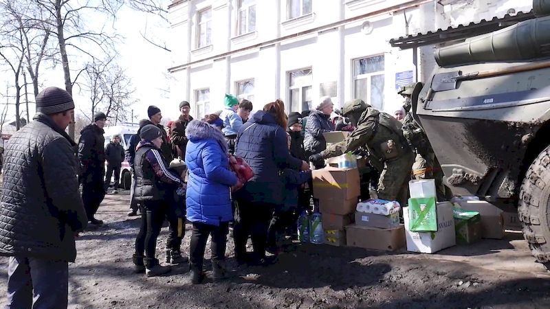 Российские военнослужащие доставили более 20 тонн гуманитарной помощи жителям Харьковской и Сумской областей