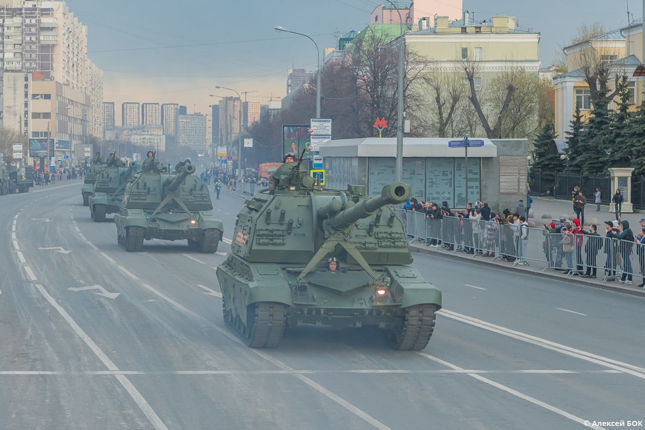 В Москве на Красной площади состоялась первая ночная тренировка к военному параду 9 мая