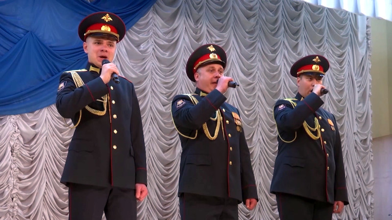 Военные артисты ЦВО выступили перед военнослужащими ВС РФ накануне Дня России