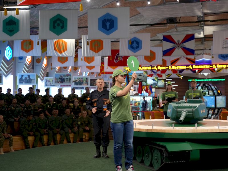 Жеребьевка определила цвета танков и номер дорожки на финальную эстафету конкурса «Танковый биатлон» АрМИ-2022