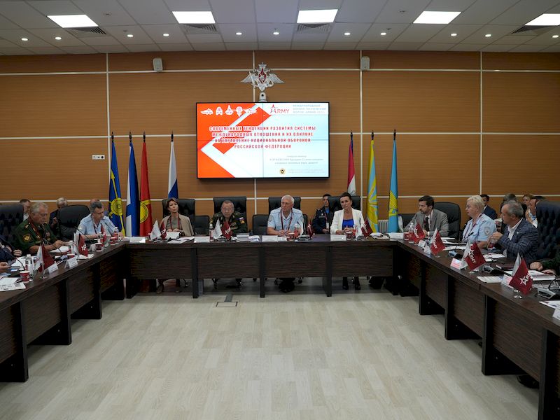 Военная академия Генштаба провела на Форуме «АРМИЯ-2022» круглый стол о влиянии международных отношений на управление национальной обороной Российской Федерации