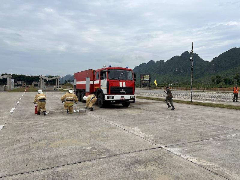 Во Вьетнаме российская команда отработала тушение очага пожара в ходе подготовке к конкурсу «Аварийный район»