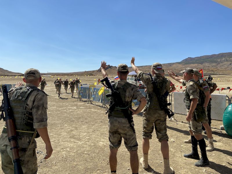 В Алжире российские десантники победили в 4-м этапе конкурса АрМИ-2022 «Десантный взвод» преодолев полосу препятствий со стрельбой из гранатометов