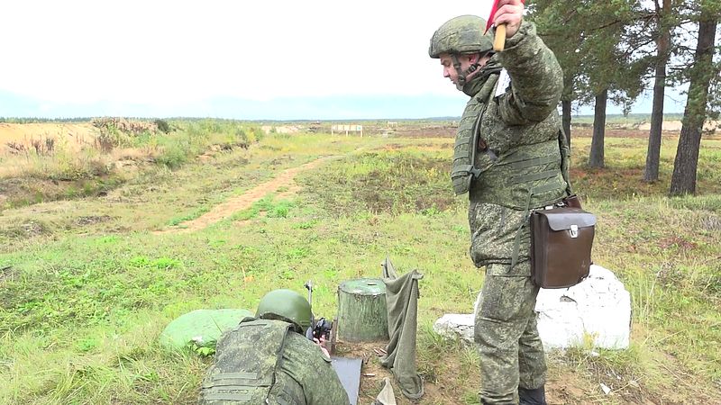 В Ленинградской области на полигоне Западного военного округа с призванными из запаса военнослужащими продолжаются практические занятия по боевой подготовке