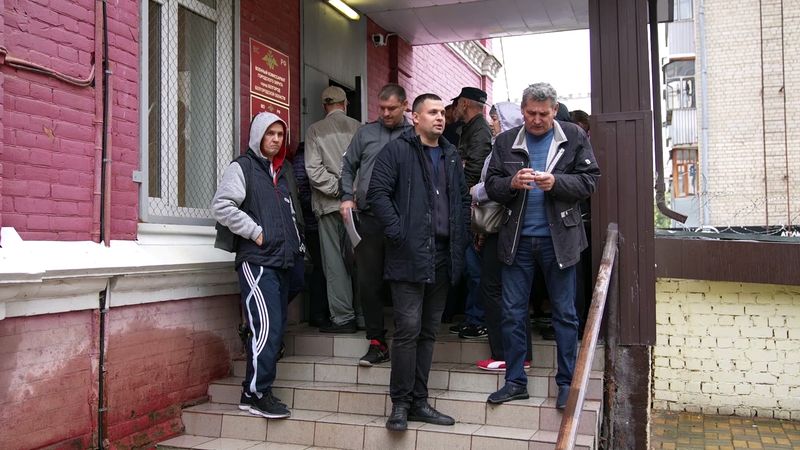 Мобилизованные граждане прибывают в военкомат города Белгорода