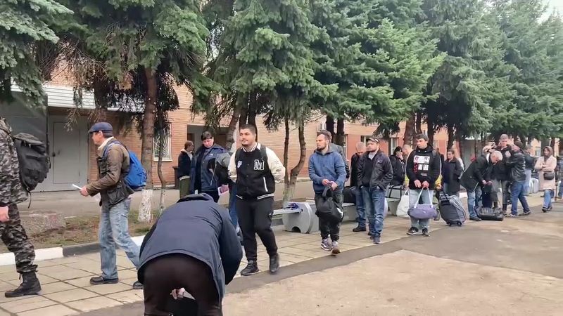 Мобилизованные граждане и добровольцы продолжают прибывать в военные комиссариаты города Москвы