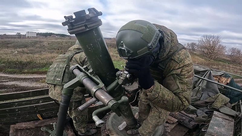 Минобороны России опубликовало кадры боевой работы расчета 120-мм миномета Западного военного округа при выполнении огневых задач в зоне проведения специальной военной операции