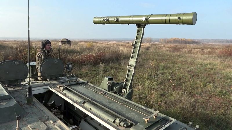 Мобилизованные военнослужащие совершенствуются в стрельбе из ПТРК «Хризантема-С»