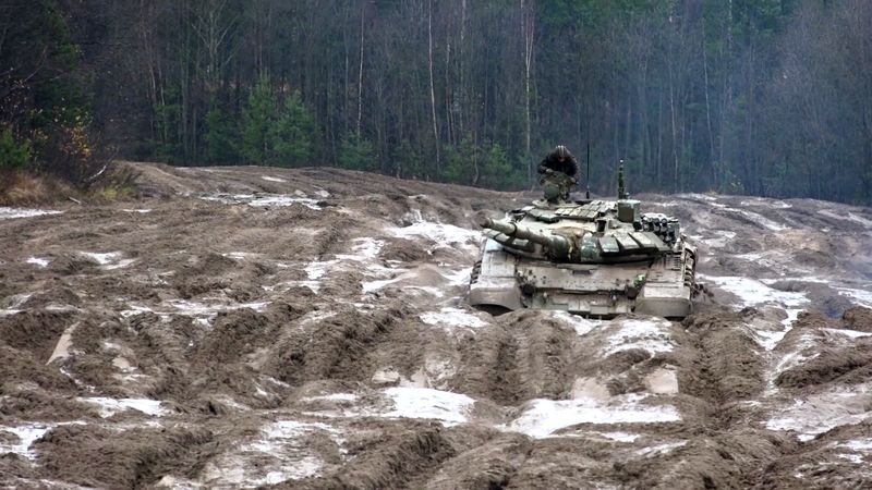 В Ленинградской области продолжается подготовка экипажей танков из числа мобилизованных граждан в ходе практических занятий по боевой подготовке на полигоне ЗВО