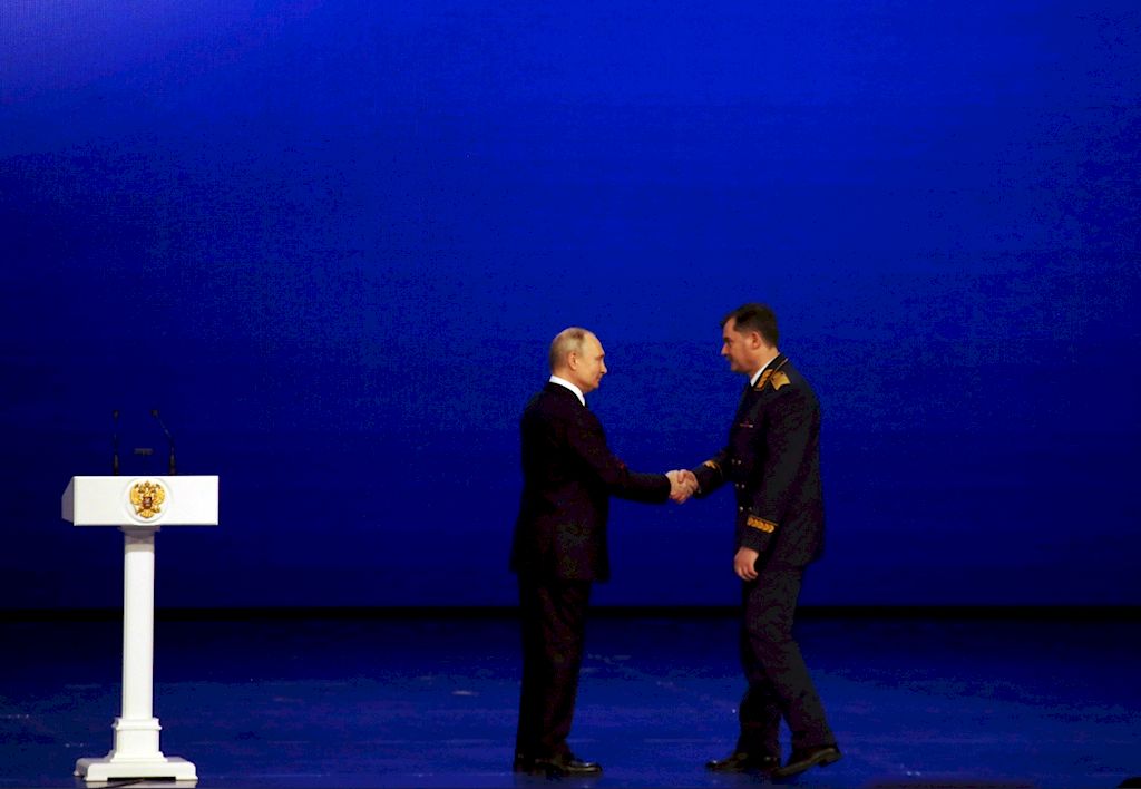 Владимир Путин вручил награды сотрудникам гражданской авиации