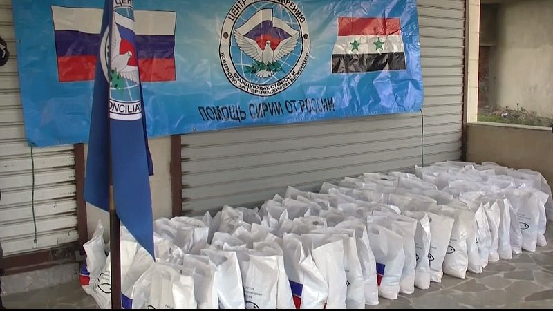 Военнослужащие российской группировки войск в Сирии доставили гуманитарную помощь в пострадавшие районы провинции Латакия