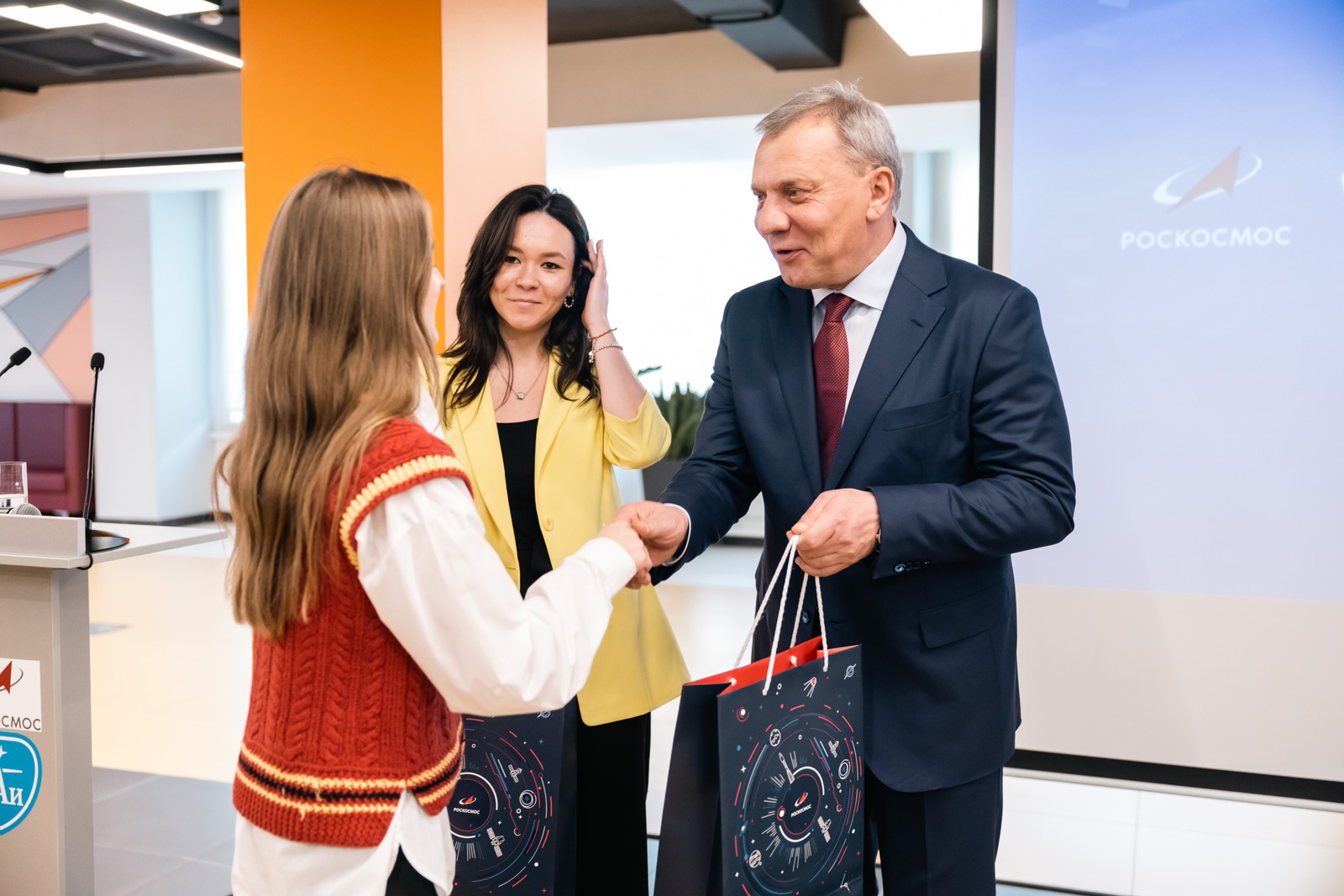 Глава Роскосмоса Юрий Борисов наградил победителей «Гагаринских чтений» в МАИ