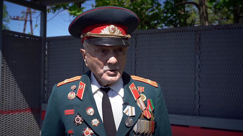 Льва Калинина, ветерана ВОВ, поздравили с Днем Победы военнослужащие спецпоезда «Волга»
