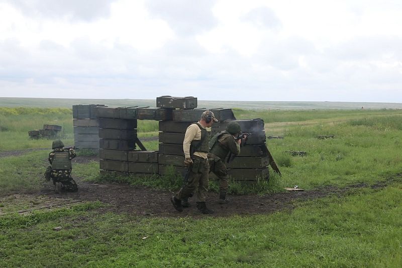 Боевая подготовка военнослужащих на одном из полигонов на Юге страны