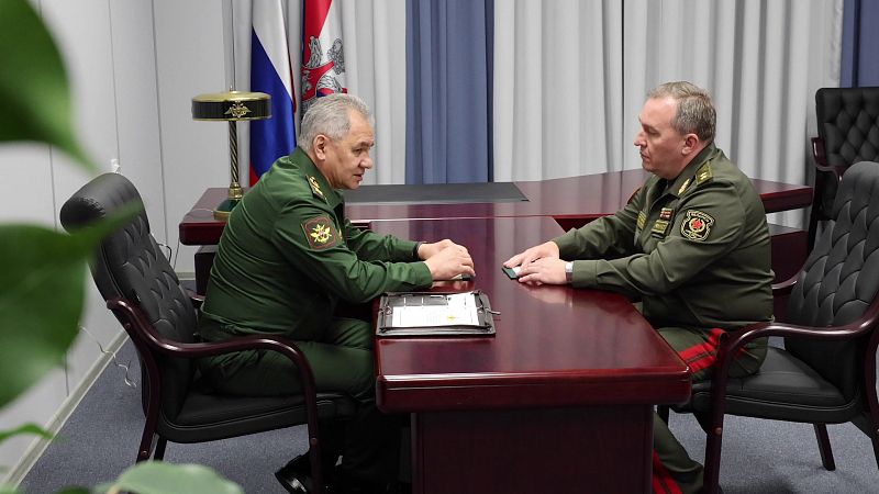 Министр обороны РФ генерал армии Сергей Шойгу провел переговоры со своим белорусским коллегой генерал-лейтенантом Виктором Хрениным