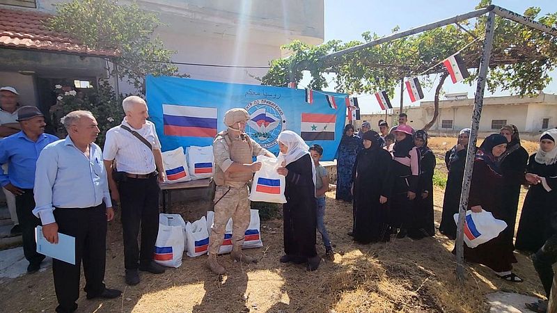 Российские военнослужащие доставили гуманитарную помощь жителям населённого пункта Эль-Маль провинции Деръа