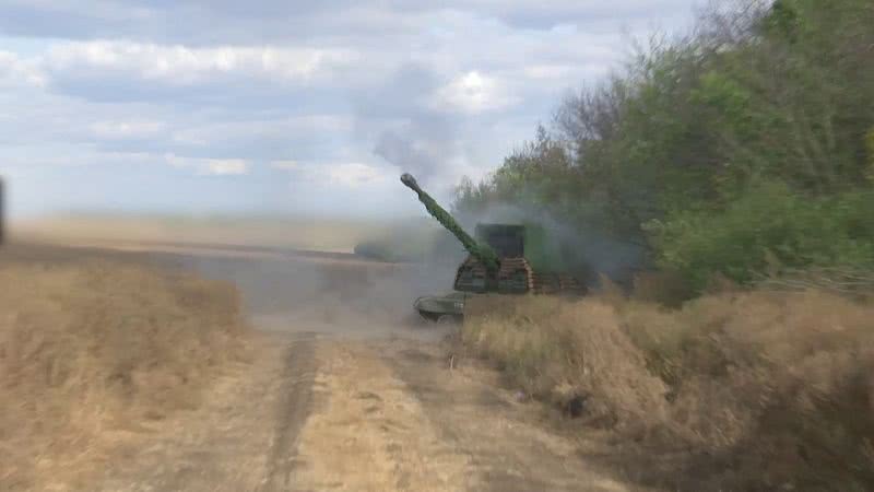 Уничтожение бронетехники с помощью САУ «Мста-С» на Купянском направлении