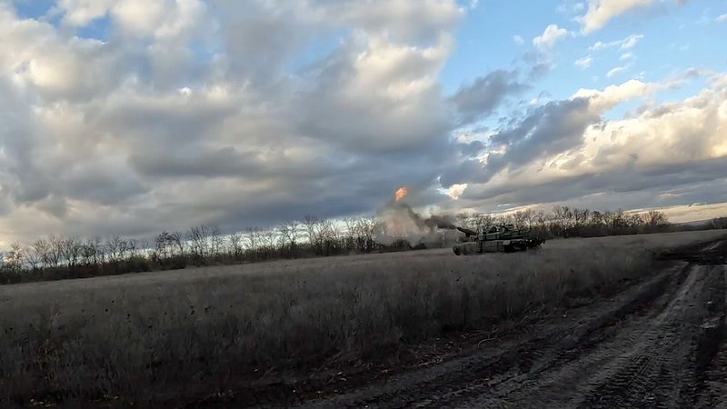 Боевая работа экипажей танков Т-80БВМ в зоне проведения СВО на Купянском направлении