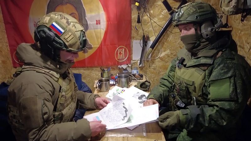 Полторы тысячи писем и рисунков от семей и детей доставлены военнослужащим артиллерийских подразделений в зону СВО