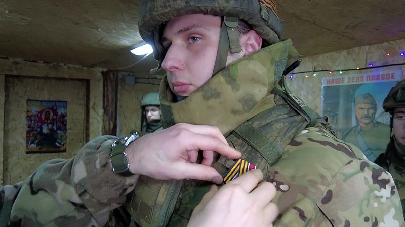 Вручение наград военнослужащим 1-й гвардейской танковой армии ЗВО за выполнение боевых задач на Купянском направлении